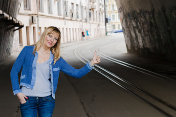 Young traveling woman in the urban landscape.