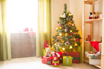 Fototapeta na wymiar Christmas tree with gifts in a white room. Christmas morning