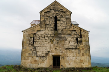 Fototapeta na wymiar Бедийский христианский грузинский храм в Абхазии.