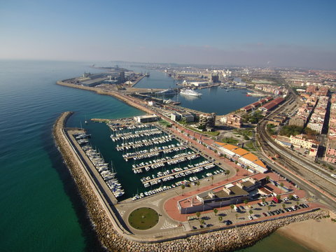 Puerto deportivo de Tarragona desde el aire.