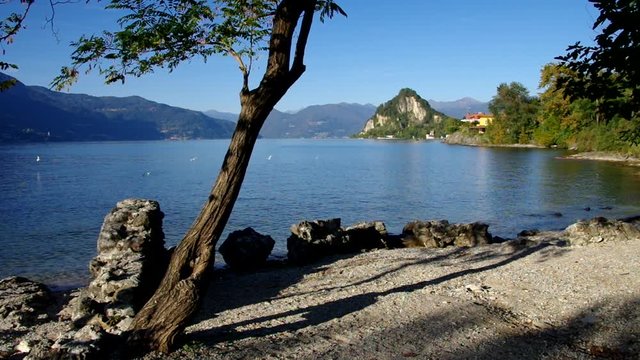 Castelveccana, Strand Cinque Arcate am Lago Maggiore