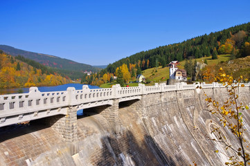 Spindlermuehle im Riesengebirge Stausee -  Spindleruv Mly in Giant  Mountains, artificial lake
