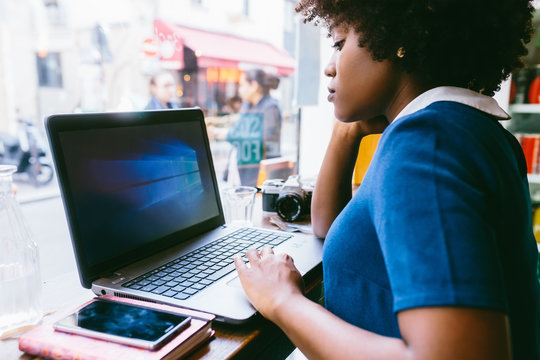 woman working from a coffee shop
