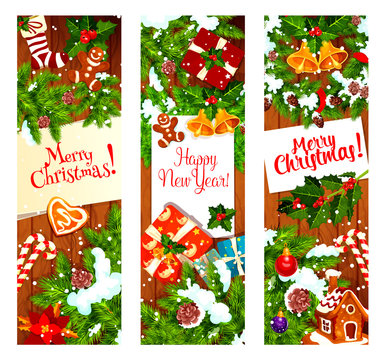 Christmas wreath banner on wooden background
