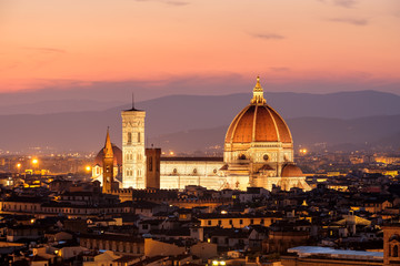 Fototapeta na wymiar Sunset in Florence with a view of the Duomo and the medieval city