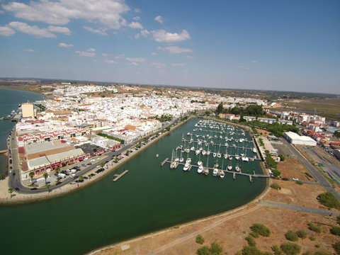 Vista aerea de  puerto de Ayamonte, ciudad de la provincia de Huelva, Andalucía, situada junto a la desembocadura del río Guadiana