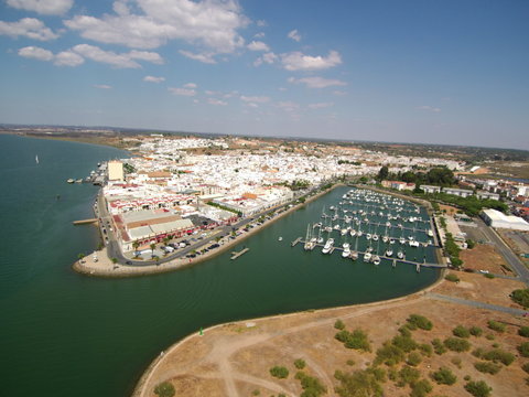 Puerto deportivo de Ayamonte ( Huelva) desde el aire