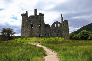 Fototapeta na wymiar Burgruine von Kilchurn Castle am Loch Awe in Schottland