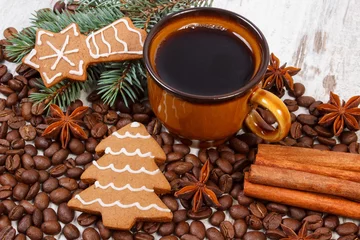 Papier Peint photo Lavable Bar a café Fresh gingerbread and festive cookies, cup of coffee and grains, Christmas time concept