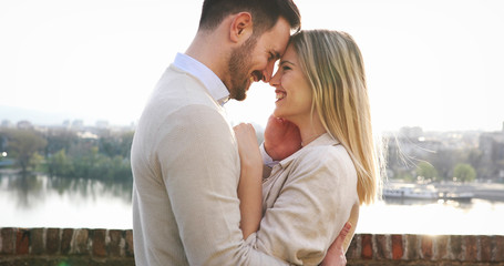 Obraz premium Happy couple in love hugging outdoor