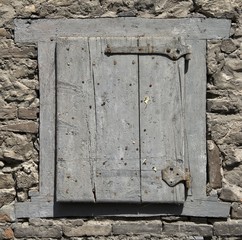 Volet fermé à Saint-Sorlin-en-Bugey, Ain, France