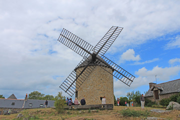 Fototapeta na wymiar Moulin à vent, Mont Dol