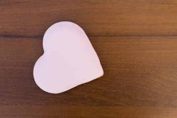 Obraz premium Heart shaped cookies for valentine day on rustic wooden table