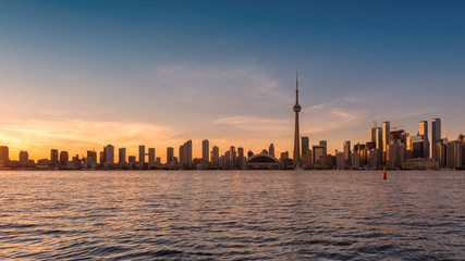 Obraz premium Beautiful Toronto skyline at sunset, Ontario, Canada. 
