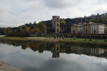 Fototapeta na wymiar tower along Arno River, Florence, Italy