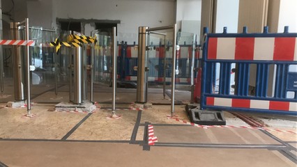 Under construction (entrance)