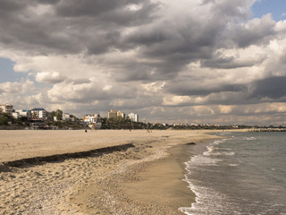 Der Sandstrand am schwarzen Meer in der Nähe von Konstanza (Rumänien).