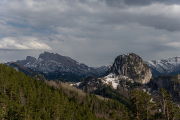 Obraz premium The mountain range of the Big Thach natural park. Adygea