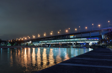 Fototapeta premium November 4, 2017 Moscow, Russia. Luzhniki Metro Bridge across the Moskva River in the Vorobyovy Gory night.