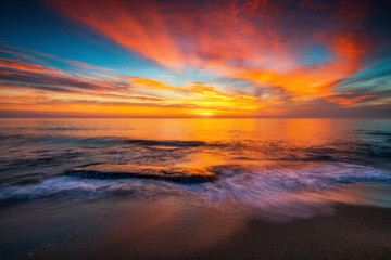 Fototapeta na wymiar Beautiful sunrise over the sea