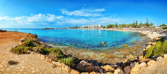 Papier Peint photo Lavable Chypre Vue sur l& 39 eau turquoise de la plage de Nissi à Aiya Napa, Chypre. Côte d& 39 Ayia Napa.