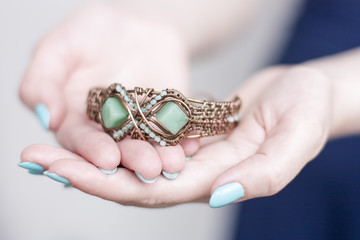 Браслет на руку