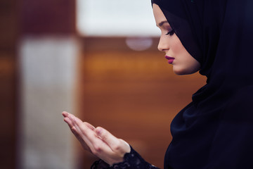 muslim woman praying in mosque