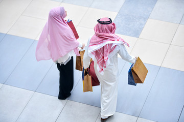 Young muslim couple shopping