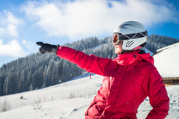 Fototapeta na wymiar Woman skier on a ski slope