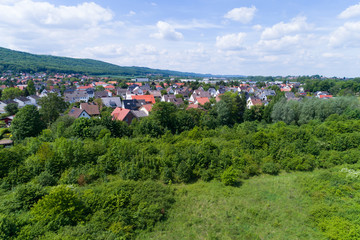 Obraz premium Wohnsiedlung am Berg