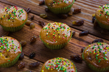 Cupcakes with honey and raisins