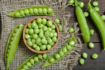 Pods of green peas, fresh green peas
