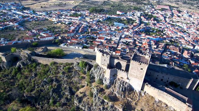 Castillo de  Luna en Alburquerque, declarado conjunto historico artistico situado en Badajoz, Extremadura. Video aereo