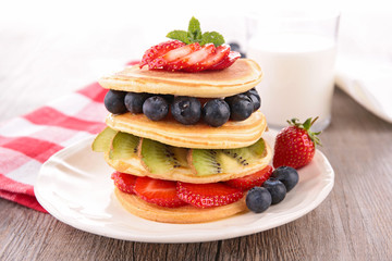 pancake with berry