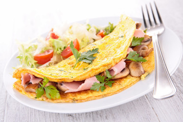 omelet with ham and vegetables