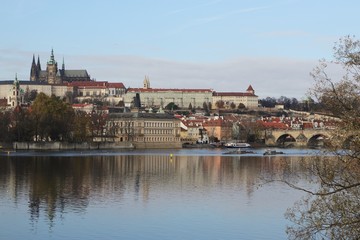Naklejka premium picturesque Prague Castle with famous Charles bridge and the Vltava river, Czech Republic 