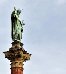 Fototapeta premium Statue des Heiligen Dominikus 