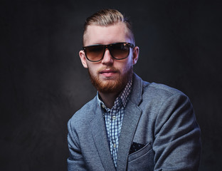 Fototapeta premium A man dressed in a suit and sunglasses.