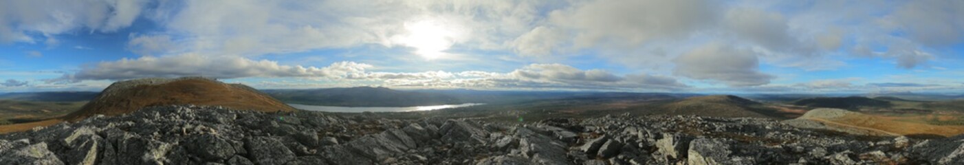 Fototapeta na wymiar 360 Degree panorama on a subpeak of the mountain Hovaerken in Sweden