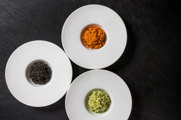 ３種類のリゾット( risotto (squid ink, tomato, basil)