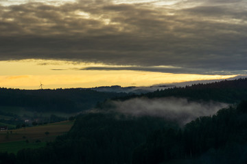 Obraz premium Warm sunset above the black forest covered with fog in autumn near Freiburg