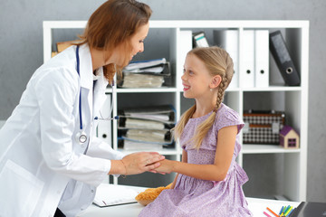 Fototapeta premium A child receiving a doctor at a hospital in a hospital
