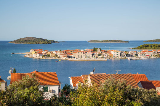 Morgenstimmung auf der kleinen Insel Krapanj bei Sibenik, Dalmatien, Kroatien