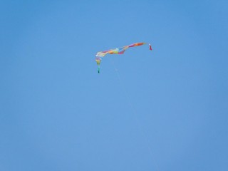 bunter Drache am Himmel