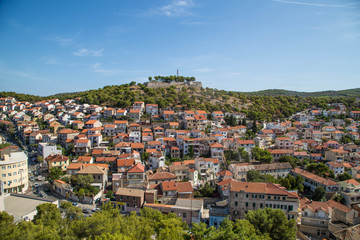Fototapeta na wymiar Panorama und Sehenswürdigkeiten von Sibenik, Dalmatien, Kroatien