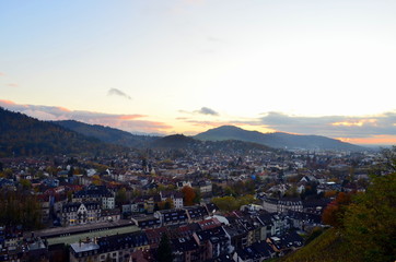 Freiburg in der Dämmerung