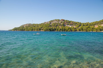 traumhafte Buchten in Dalmatien südlich von Sibenik in Brodarica, Zaboric, Grebastica