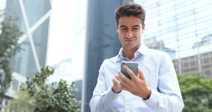 Man send sms on cellphone