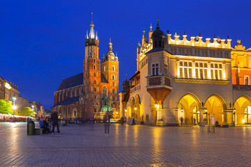 Obraz premium Rynek Starego Miasta w Krakowie o zmierzchu, Polska