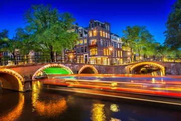 Fotobehang Canal in Amsterdam at night © adisa